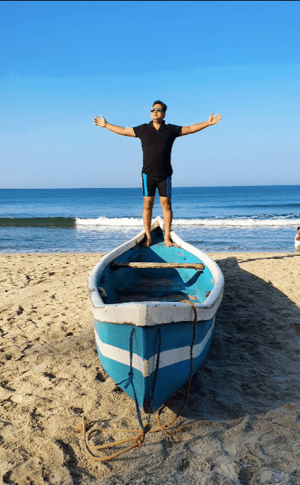man on tarkarli beach